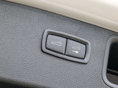 Certified 2026 Porsche Macan Turbo AWD/4WD image 52