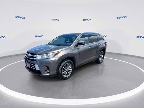 Used 2019 Toyota Highlander SE FWD image 4