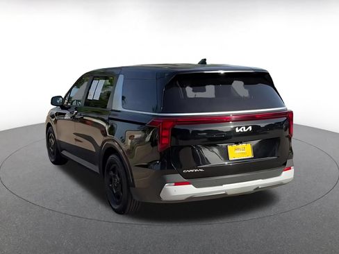 Used 2026 Kia Carnival FWD image 11