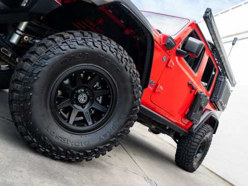 Used 2024 Jeep Wrangler Unlimited AWD/4WD image 4