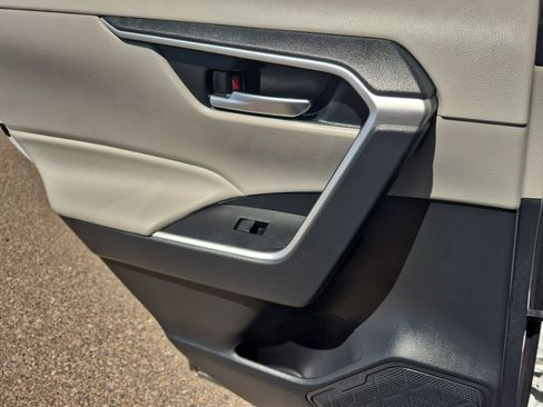 Used 2019 Toyota RAV4 XLE AWD/4WD image 19