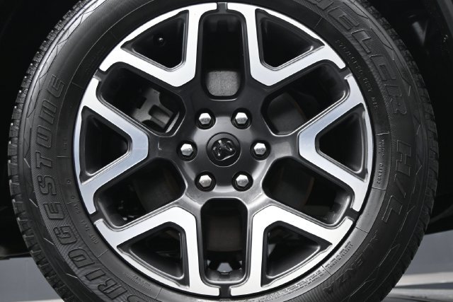 Used 2025 RAM 1500 Laramie w/ Sport Appearance Package AWD/4WD image 9