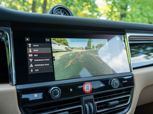 New 2026 Porsche Macan image 29