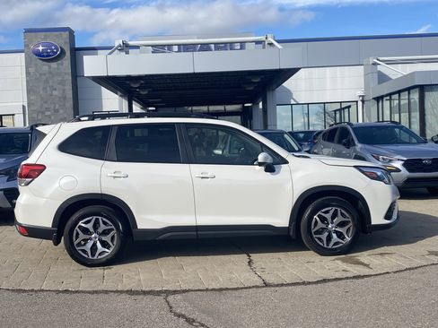 Used 2023 Subaru Forester Premium image 8