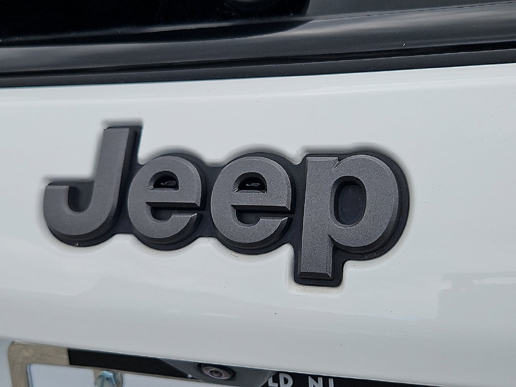 Used 2025 Jeep Compass Latitude w/ Convenience Group AWD/4WD image 32