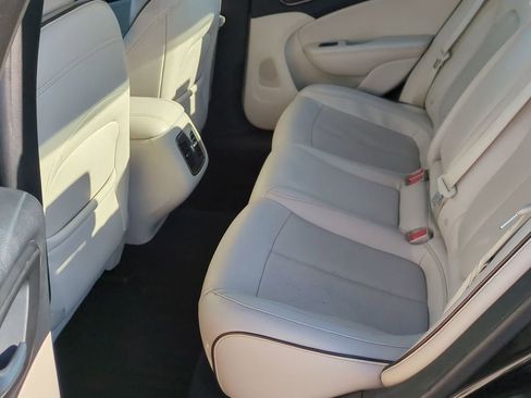 Used 2015 Chrysler 200 C w/ Navigation & Sound Group I image 22