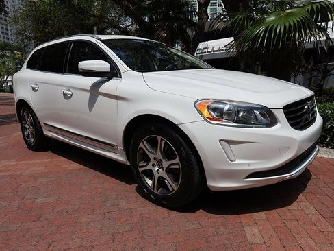 Used 2015 Volvo XC60 T6 w/ Proximity Package AWD/4WD image 17
