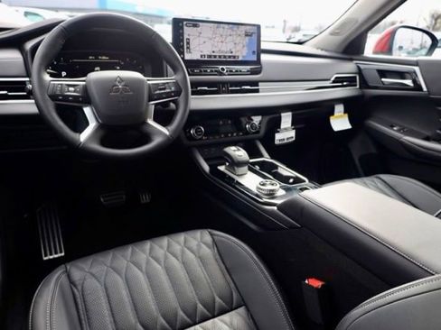 Used 2025 Mitsubishi Outlander SEL image 34