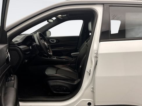 Used 2023 Jeep Compass Latitude w/ Sun and Sound Group AWD/4WD image 8