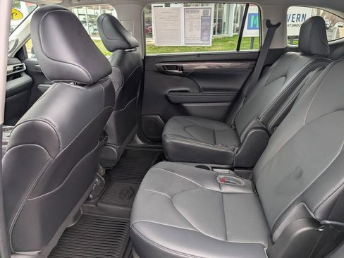 Used 2023 Toyota Highlander Limited AWD/4WD image 21