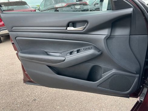 Used 2024 Nissan Altima 2.5 SV FWD image 35