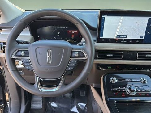 Used 2023 Lincoln Nautilus Standard w/ Premium Package image 9