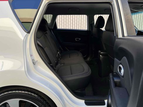 Used 2016 Kia Soul + w/ Designer's Package image 26