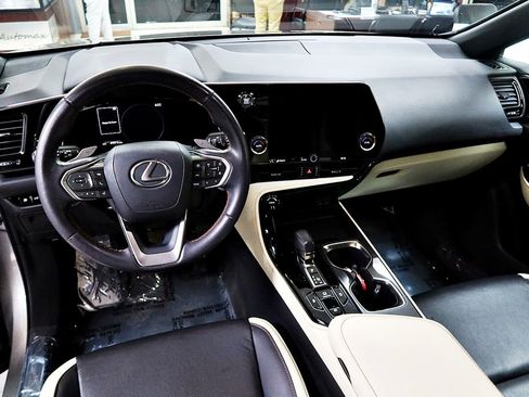 Used 2024 Lexus NX 250 FWD image 12