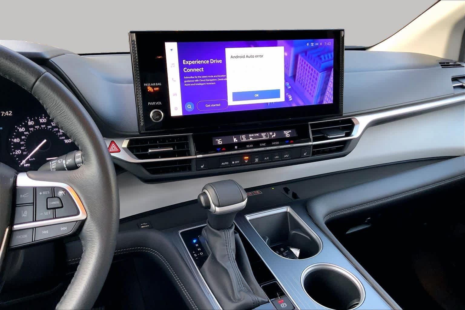 Used 2025 Toyota Sienna XLE FWD image 7