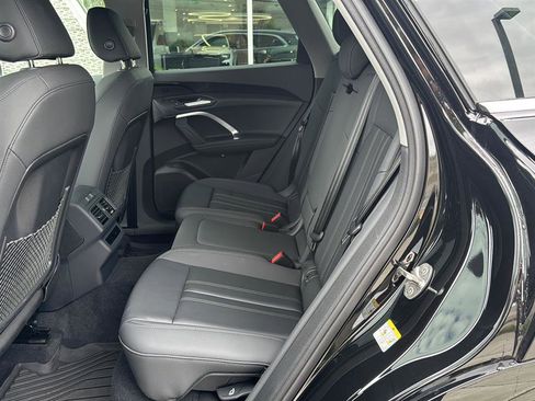 Used 2025 Audi Q5 Premium w/ Convenience Package image 14