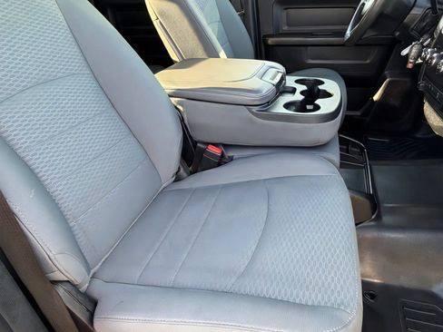 Used 2018 RAM 2500 Tradesman w/ Chrome Appearance Group image 28