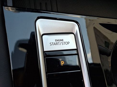 Certified 2025 Volkswagen Atlas SE w/ Panoramic Sunroof Package image 24