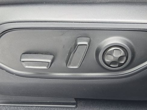 Used 2023 Jeep Grand Cherokee Altitude image 7