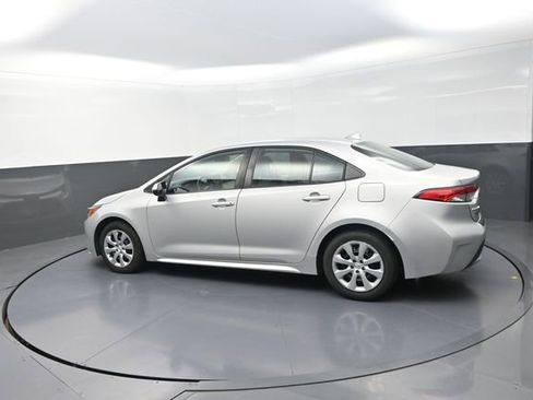 Used 2022 Toyota Corolla LE FWD image 48