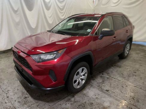 Used 2021 Toyota RAV4 LE AWD/4WD image 4