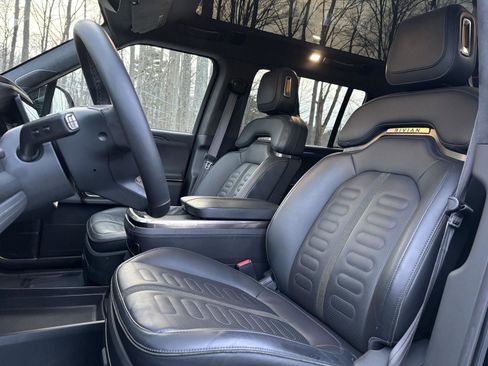 Used 2022 Rivian R1S Launch Edition image 25