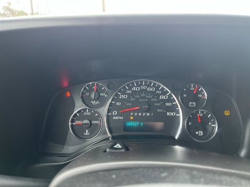 Used 2018 Chevrolet Express 2500 w/ Driver Convenience Package image 10