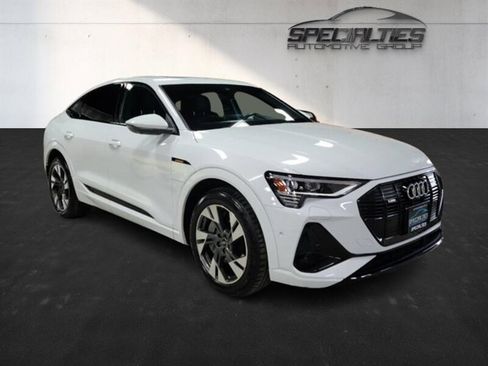 Used 2023 Audi e-tron Premium w/ Convenience Plus Package image 1