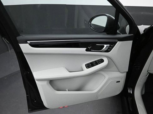 New 2025 Porsche Macan image 20
