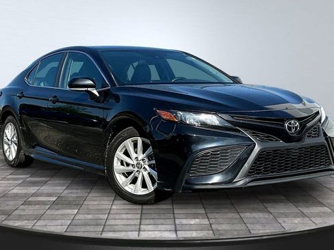 Used 2024 Toyota Camry SE FWD image 3