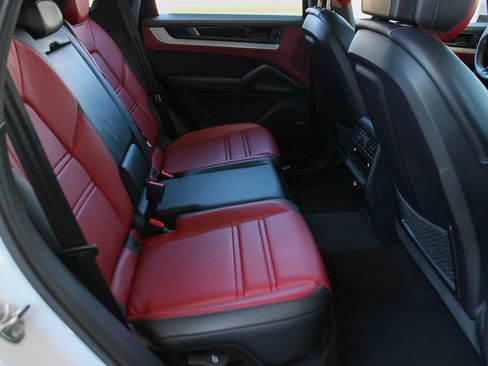 Used 2024 Porsche Cayenne S AWD/4WD image 24