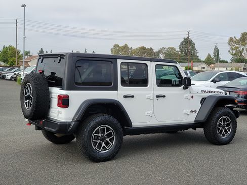 Used 2024 Jeep Wrangler Unlimited Rubicon AWD/4WD image 2