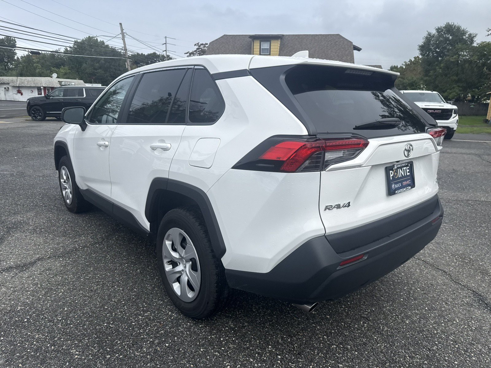 Used 2025 Toyota RAV4 LE AWD/4WD image 5