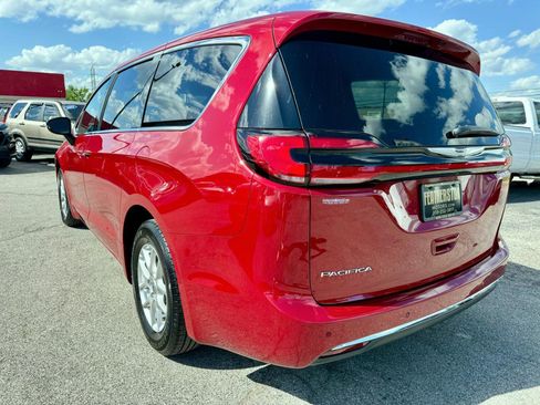 Used 2025 Chrysler Pacifica Select FWD image 7