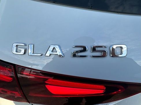 Used 2024 Mercedes-Benz GLA 250 4MATIC image 9