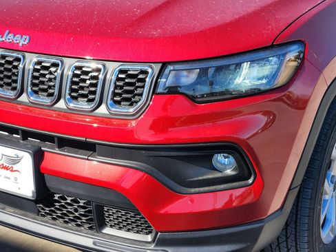 New 2026 Jeep Compass Latitude image 9
