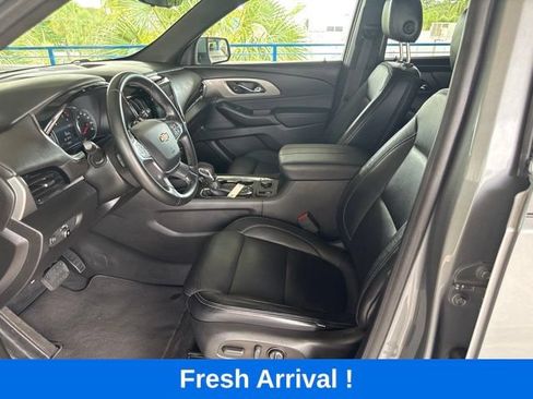Used 2023 Chevrolet Traverse LT FWD image 2