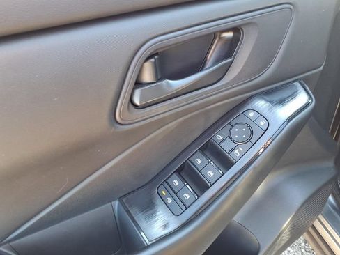 Used 2024 Nissan Rogue S AWD/4WD image 21