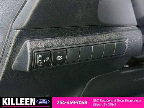 Used 2022 Toyota Corolla SE image 6
