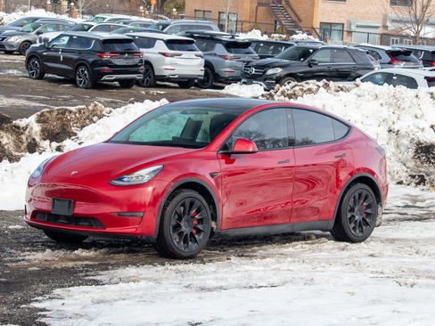 Used 2021 Tesla Model Y Long Range image 3