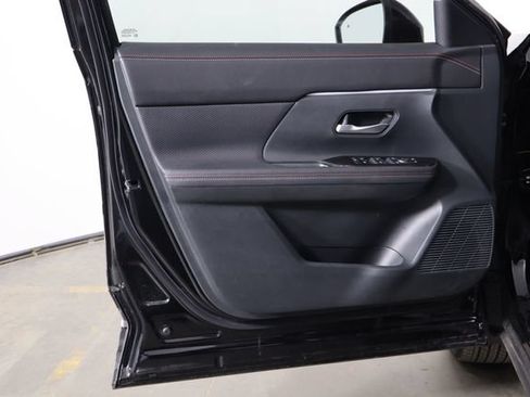 Used 2025 Nissan Kicks SR FWD image 19