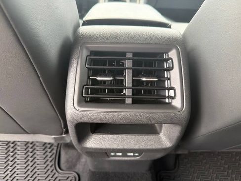 Used 2025 Volkswagen Tiguan SE AWD/4WD image 20