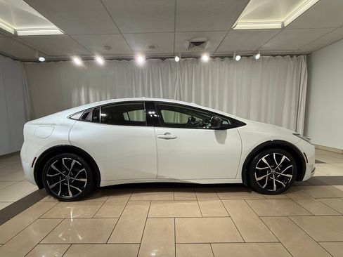 Certified 2024 Toyota Prius Prime FWD image 6