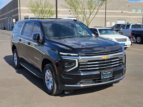 Certified 2025 Chevrolet Suburban LT w/ Comfort Package RWD image 7