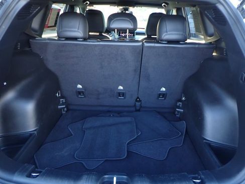 Used 2024 Jeep Compass Latitude image 8