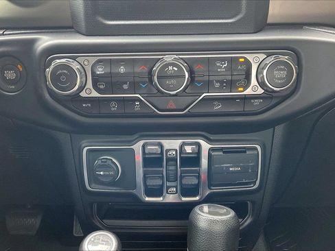 Used 2021 Jeep Wrangler Unlimited Sport AWD/4WD image 18