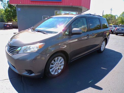 Used 2012 Toyota Sienna LE AWD/4WD image 1