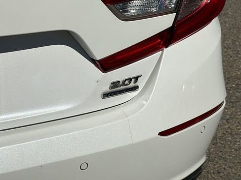 Used 2018 Honda Accord Touring image 11