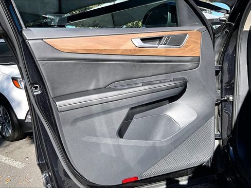 Certified 2024 Volkswagen Atlas SE image 21