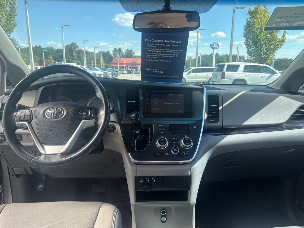 Used 2017 Toyota Sienna Limited FWD image 22